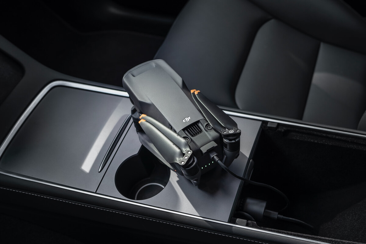 DJI 65W 车载充电器